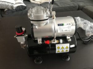 Geluidsarme compressor voor het airbrushen