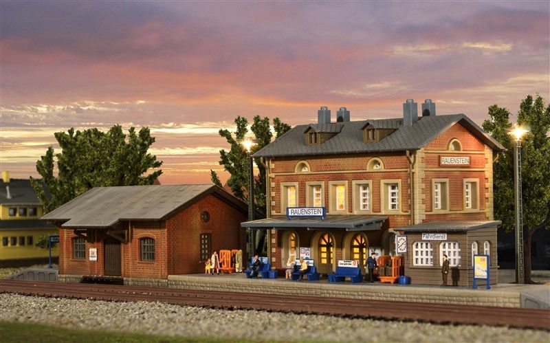Kibri bouuwpakket 37396 station rauenstein met goederenloods N