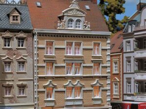 Faller bouwpakket 130448 stadhuis alianz en thee en kruidenwinkel H0