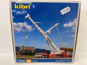 Bouwdoos van een demag ac 665 mobile kraan van kibri nr 13021