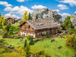 Bouwpakket Faller 232199 grote alpenboerderij met schuur N