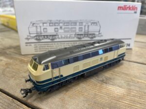 MARKLIN 3374 BR 216 FULL SOUND IN PERFECTE STAAT GEBRUIKT H0