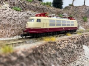 Fleischmann 7376 BR 103 creme rood digitaal uitgevoerd met D&H decoder met ovp GEBRUIKT