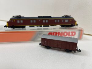 arnold 2336 posttrein met extra wagon en nieuwe tandwielen spoor N analoog gebruikt