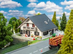 Faller Bouwpakket 130640  Gesaneerde Eengezinswoning - Schaal 1:87 / H0