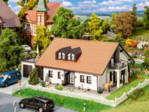 Faller Bouwpakket 130641  Huis 1985 - Schaal 1:87 / H0