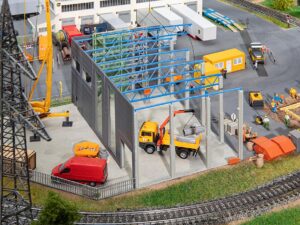 Faller Bouwpakket 130892  Industriehal In Aanbouw Systeembouw - Schaal 1:87 / H0
