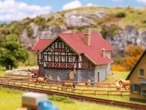 Faller Bouwpakket 232138 Herberg "Zur Post" Met Biertuin - Schaal 1:160 / N