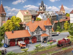 Faller Bouwpakket 232194 Vakwerkhuis Met Garage - Schaal 1:160 / N