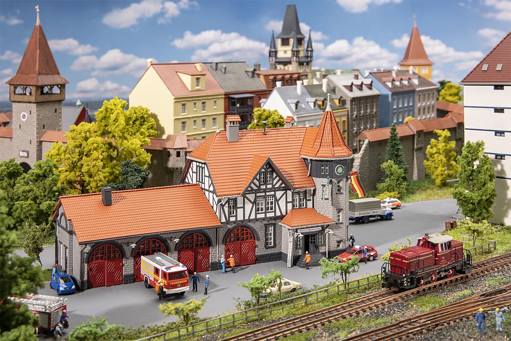 Faller Bouwpakket 232194 Vakwerkhuis Met Garage - Schaal 1:160 / N